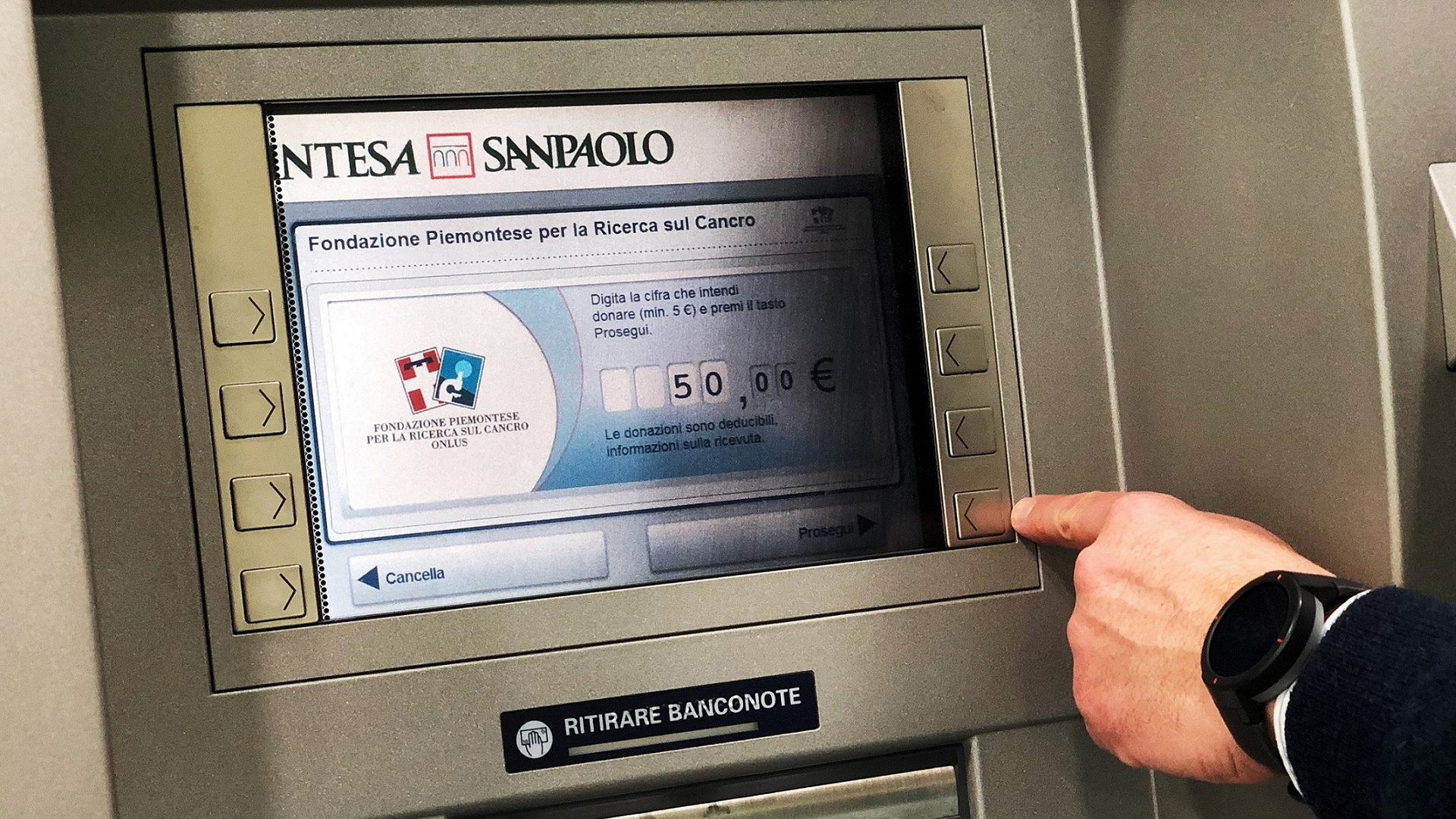 Ricerca sul cancro: donare ai nostri sportelli Bancomat | Intesa Sanpaolo
